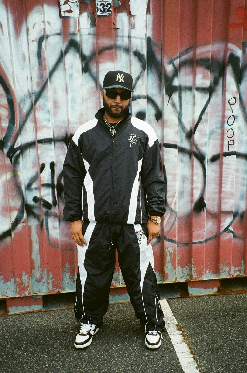 BLACK WINDBREAKER TOP ONLY