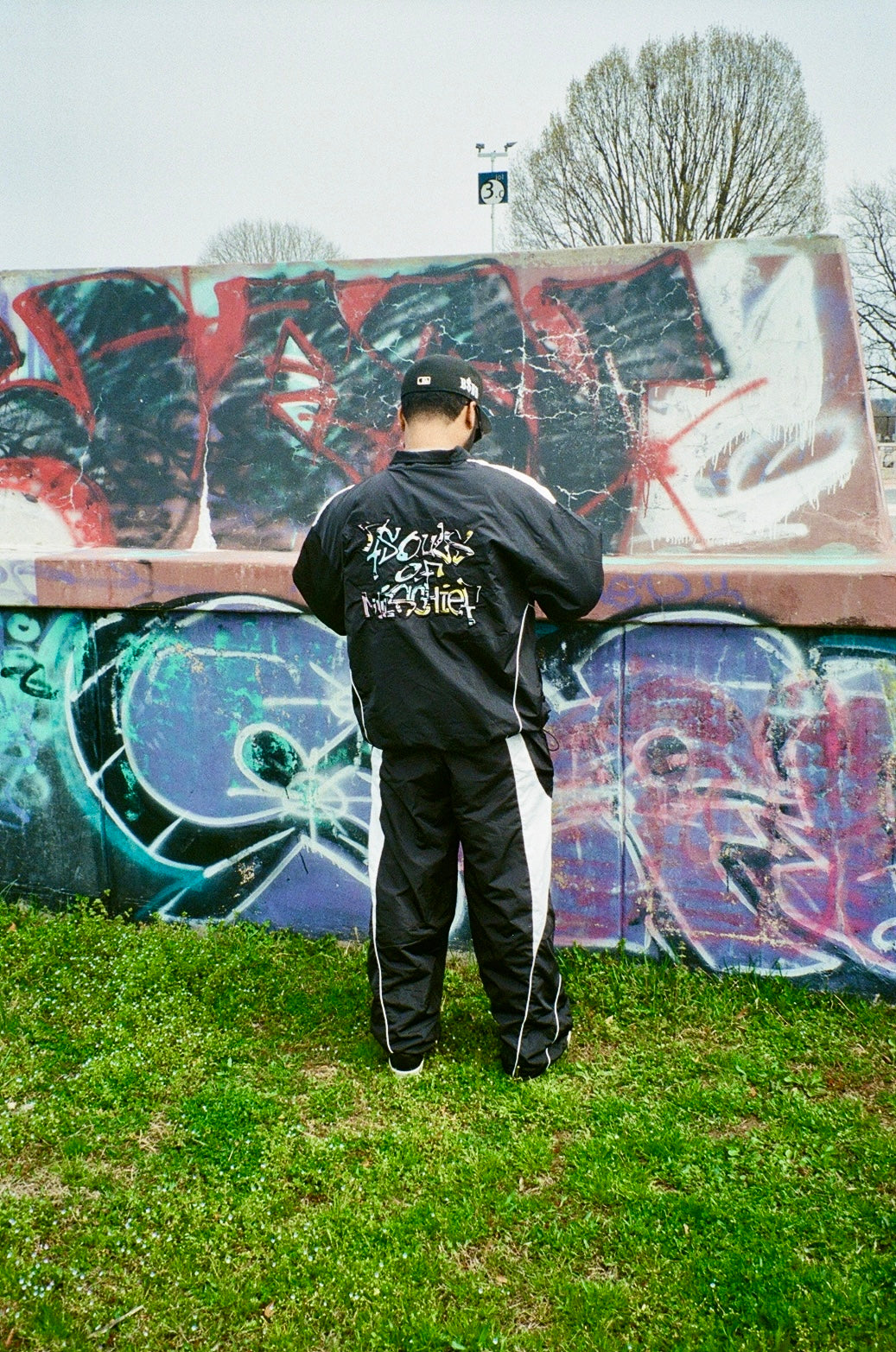 BLACK WINDBREAKER TOP ONLY